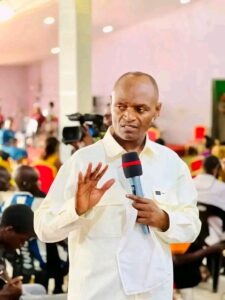 JOHN GENERAL COLLAPSES AT COURT